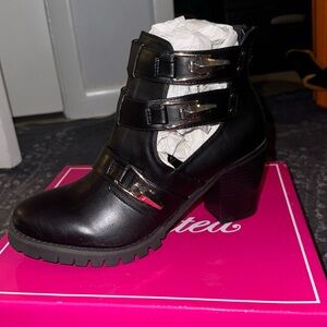 Black pumps from wanted -NWT